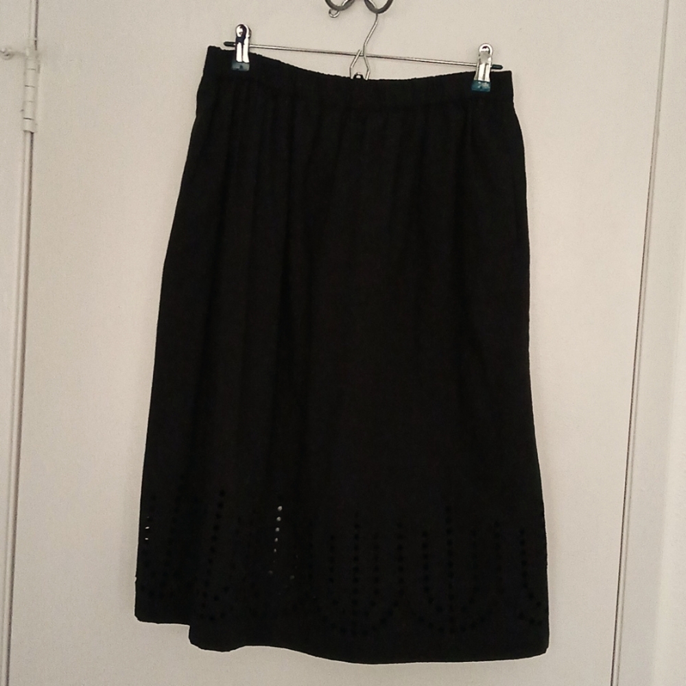 Black GAP Skirt-Pockets, lining 15.5"X27.5"